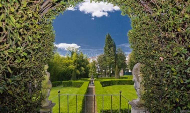 Giardino della villa per il ricevimento di nozze 