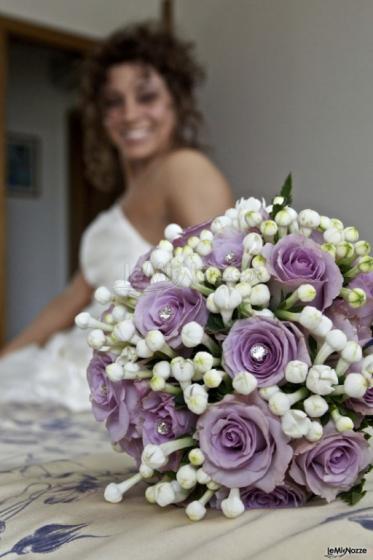 Fotografia della sposa con il suo bouquet