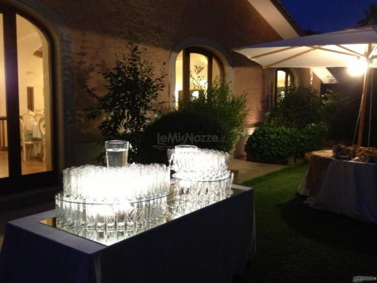 Aperitivo di matrimonio servito in giardino