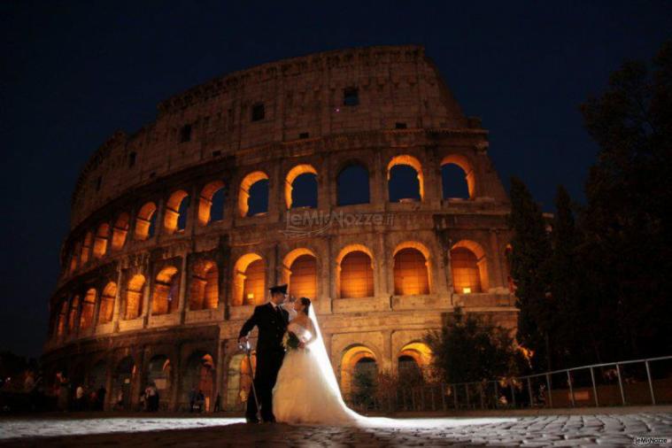 Sposi al Colosseo per il servzio fotografico matrimoniale