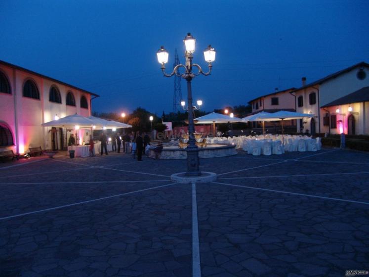 Cortile interno con fontana del casale per le nozze