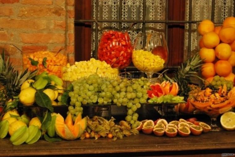 Buffet coreografico di frutta per matrimonio