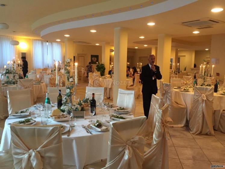 Hotel Raffael - L'allestimento della sala ristorante per le nozze