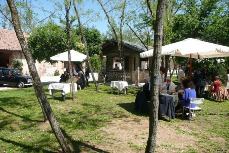 Casette di legno nel bosco di Villa Emo per l'aperitivo di nozze