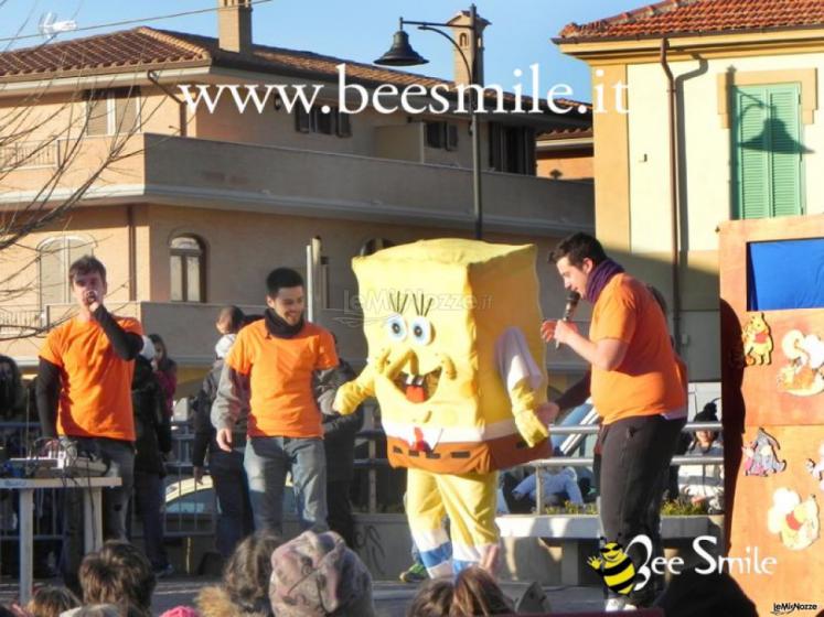 Esibizione del gruppo Bee Smile in occasione di un evento