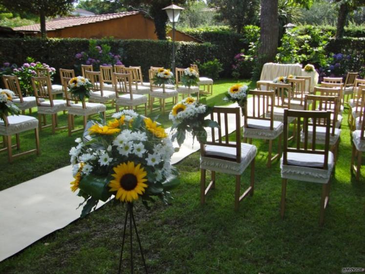 Allestimento giardino per la cerimonia di matrimonio