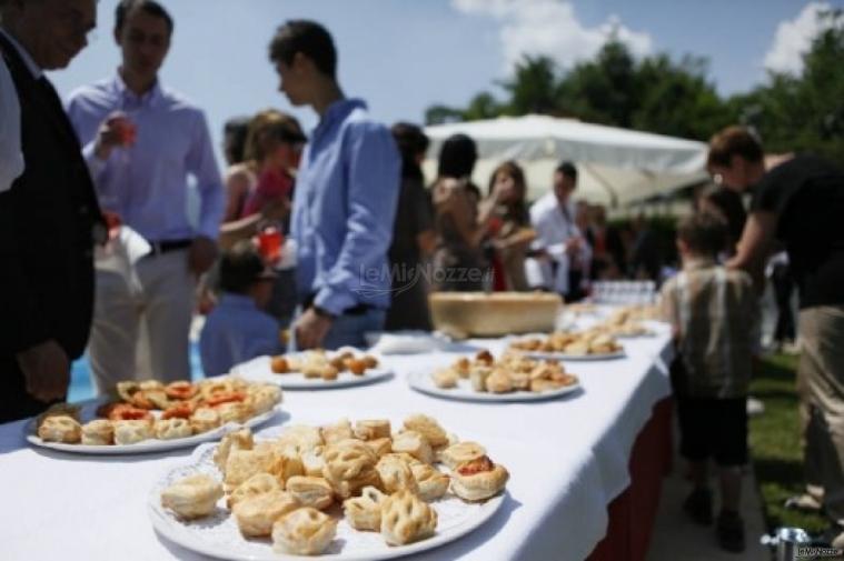 Buffet di matrimonio a bordo piscina