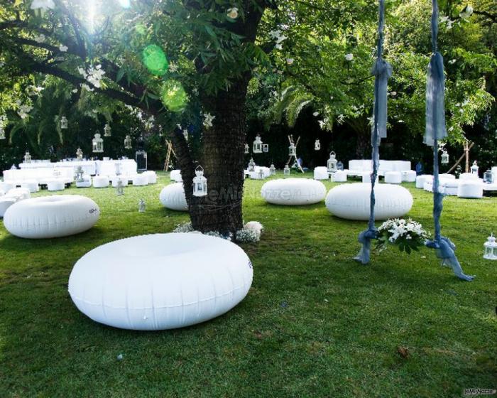 Angoli relax per un matrimonio in giardino