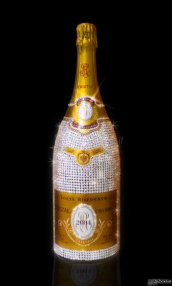 Champagne Cristal: bottiglia completamente ricoperta di Swarovksi per il matrimonio