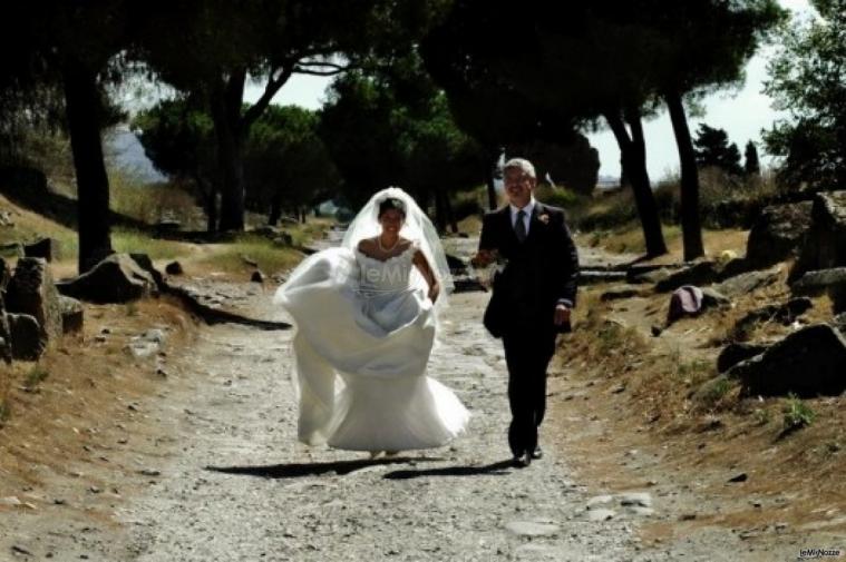 Foto degli sposi nella location di matrimonio