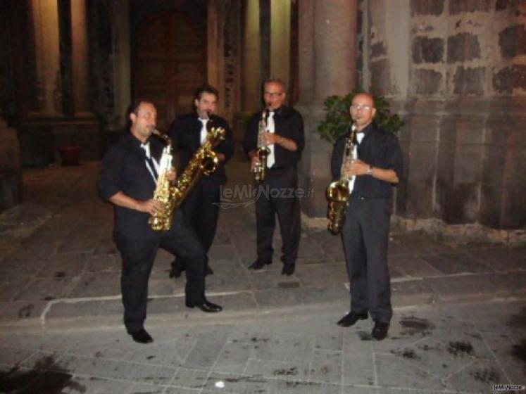 Gli Etna Sax Quartet suonano per l'intrattenimento del matrimonio