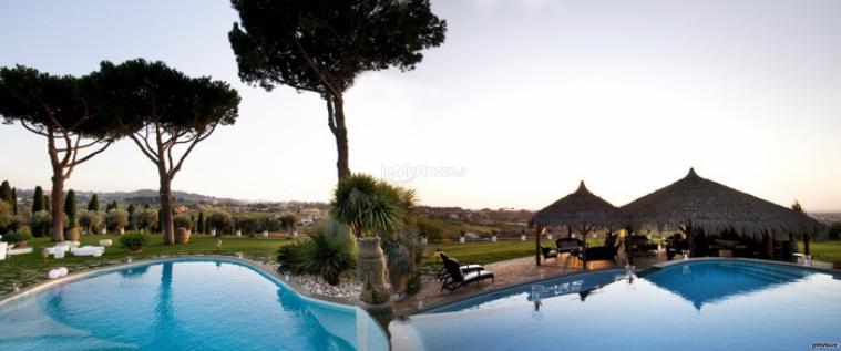 Scorcio della piscina della location di matrimonio