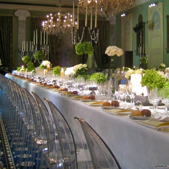 Tavolo imperiale con sedie di design per il matrimonio