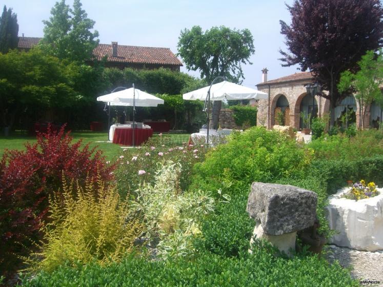 La barchessa e il giardino della villa