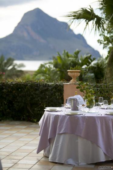 Tavolo per il matrimonio con vista sul mare