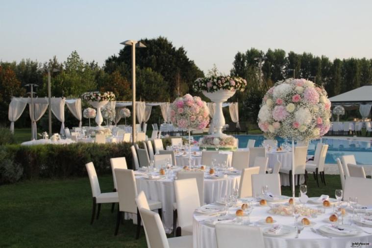 Ricevimento di matrimonio a bordo piscina