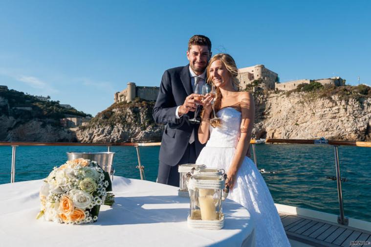 Ristorante Bravo Charlie - Le foto degli sposi in barca