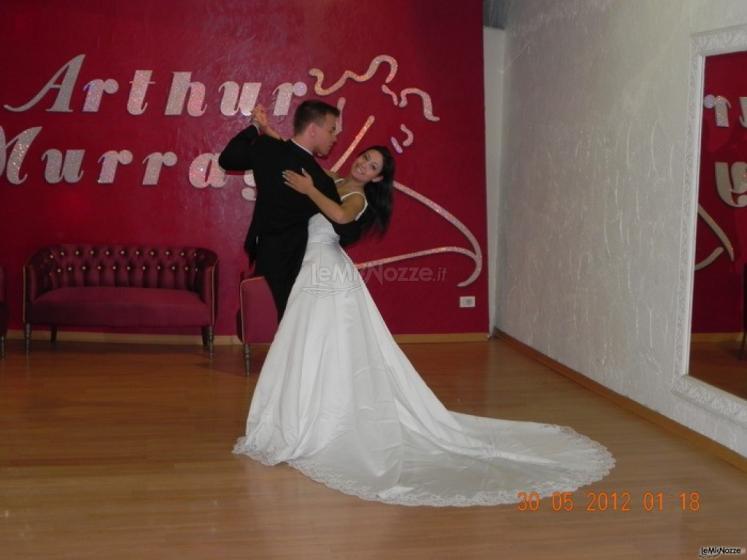 Gli sposi imparano a ballare per illoro matrimonio