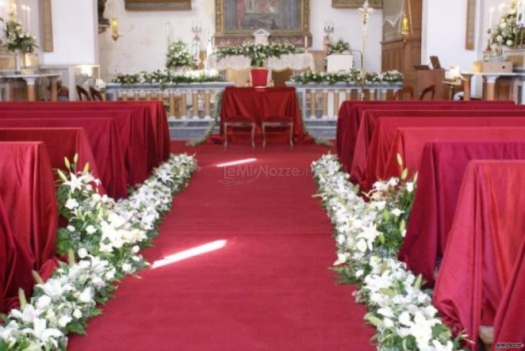 Fiori per le nozze nella chiesa di Cerro al Volturno