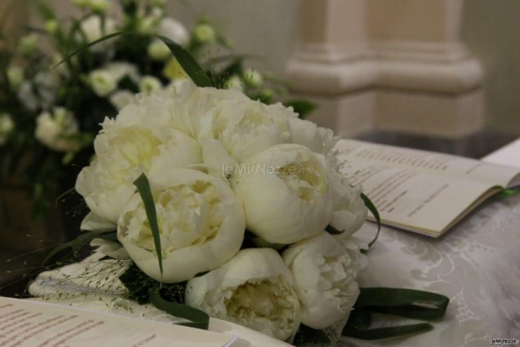 Bouquet delicato di peonie bianche