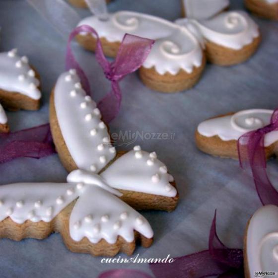 Biscotti decorati a forma di farfalla