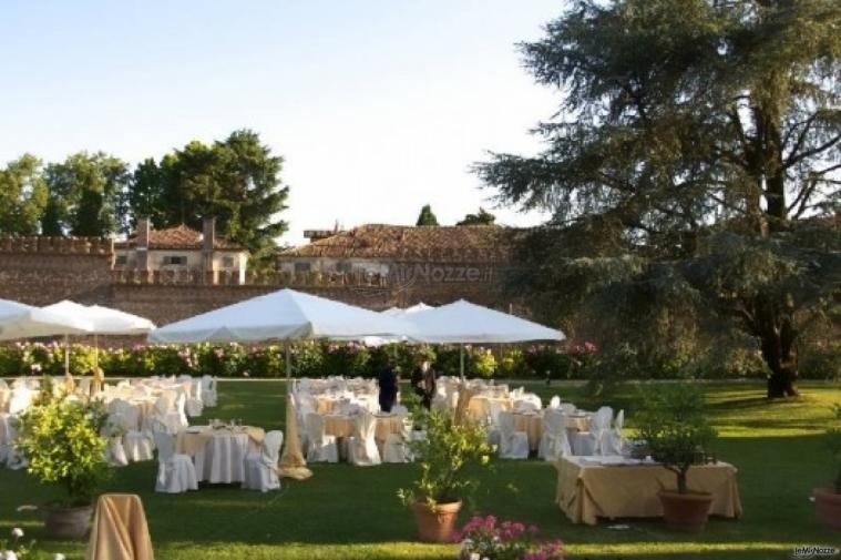 Ricevimento di matrimonio in giardino