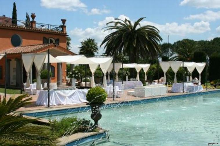 Matrimonio a bordo piscina