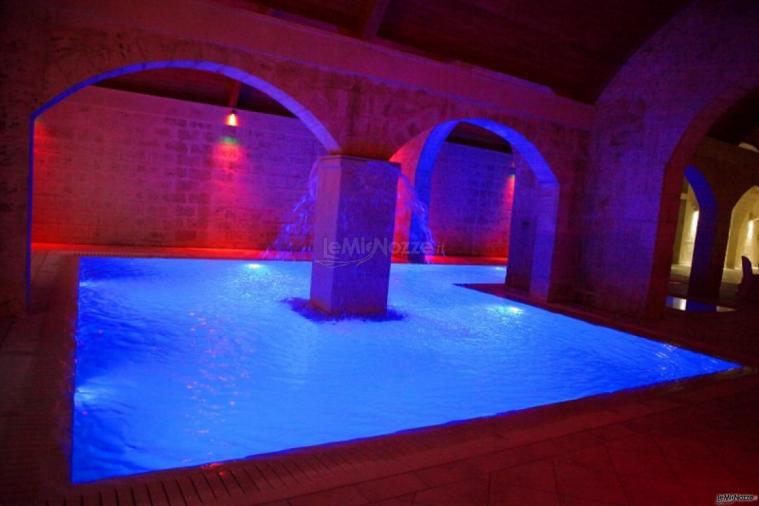 Piscina della villa colorata per il matrimonio