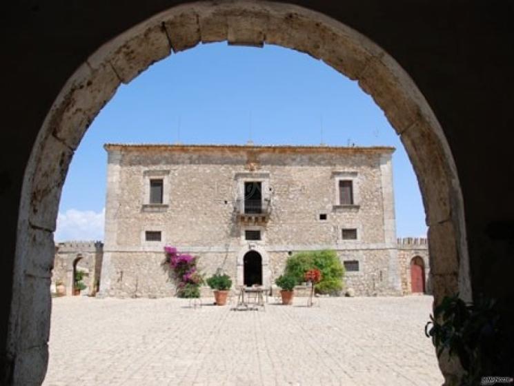 Veduta esterna della Masseria Mandrascate a Valguarnera (Enna)