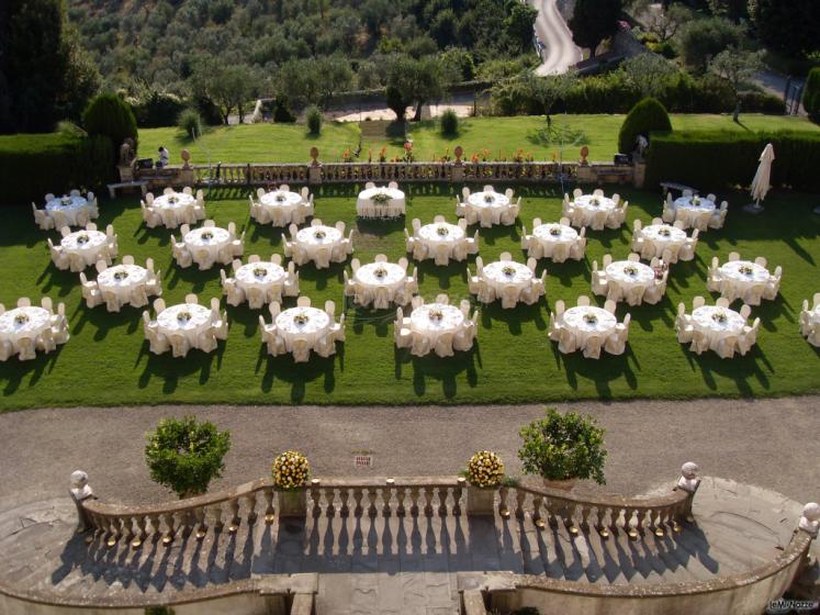 Ricevimento di matrimonio in giardino