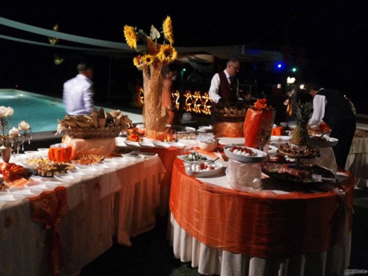 Buffet di matrimonio a bordo piscina