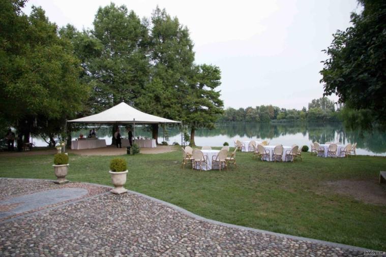 Catering QUC - Buffet esterno con vista sul lago