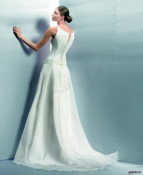 Vestito da sposa con chiusura dietro la schiena