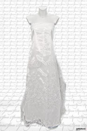 Modello di abito da sposa originale e pregiato