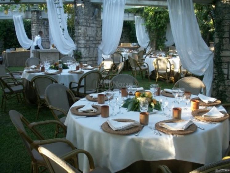 Ricevimento di matrimonio in giardino