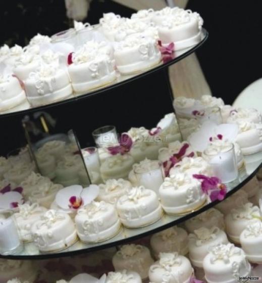 Mini wedding cake