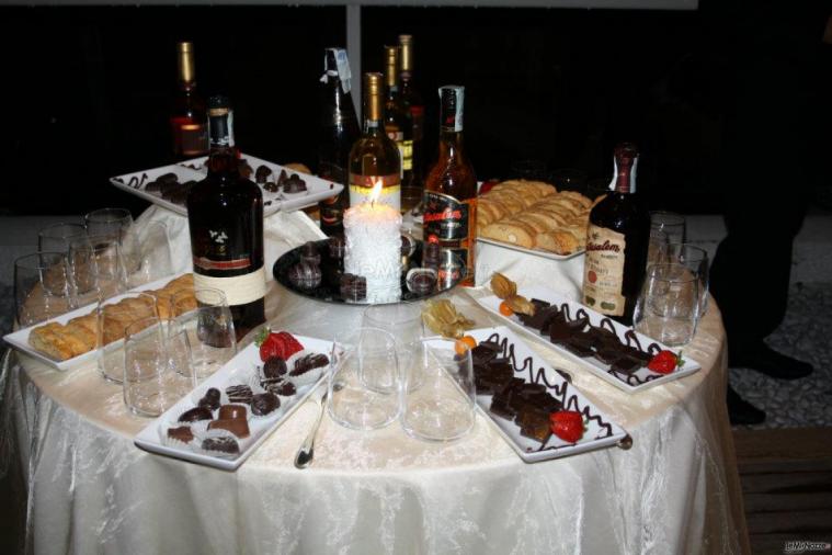 Il tavolo dei liquori e cioccolato