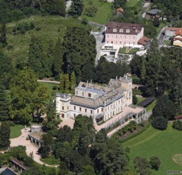 Vista aerea del Castello Dal Pozzo sul Lago Maggiore