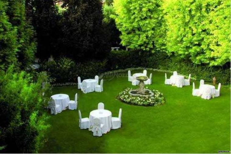 Allestimento del matrimonio in giardino