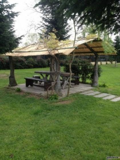 Gazebo in giardino per l'apertivo di nozze