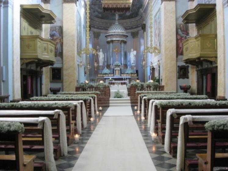 Allestimento floreale della Chiesa per la cerimonia nuziale