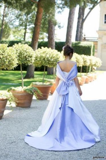 Vestito da sposa con coda lavanda che si trasforma in stola - Modello Bahamas