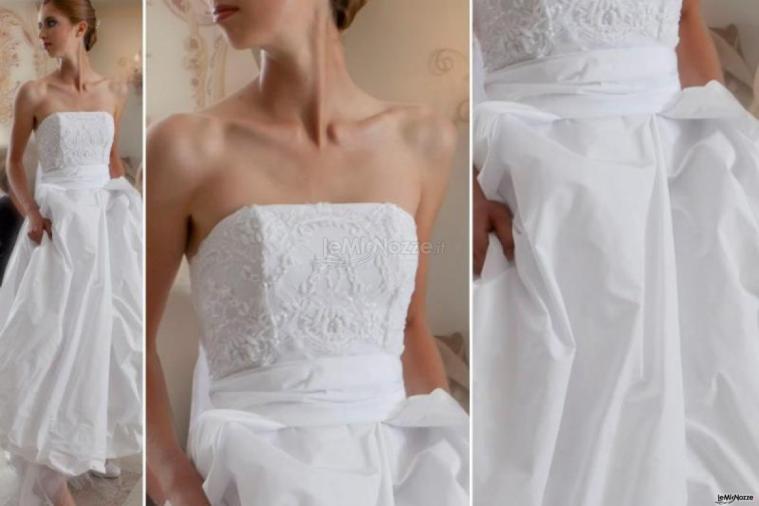 Abito da sposa semplice ed elegante dal corpetto ricamato