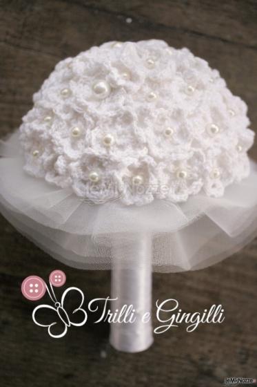 Bouquet con fiorellini crochet e perle