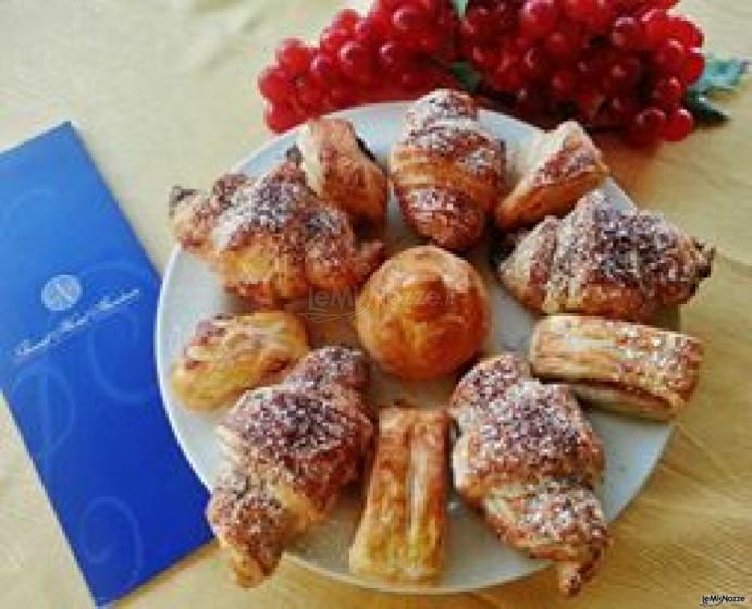 Pasticceria siciliana assortita per la prima colazione degli sposi