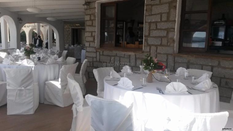 Ristorante Lo Squalo - I tavoli sul portico