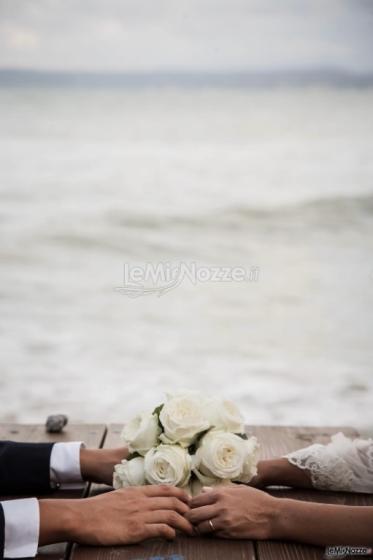 Foto degli sposi in spiaggia