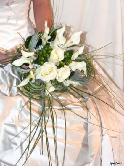 Bouquet di rose bianche per il matrimonio