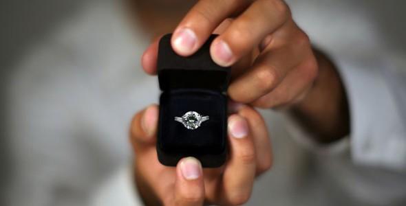 Come scegliere l'anello di fidanzamento