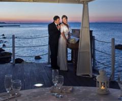 Il matrimonio di sera sul mare